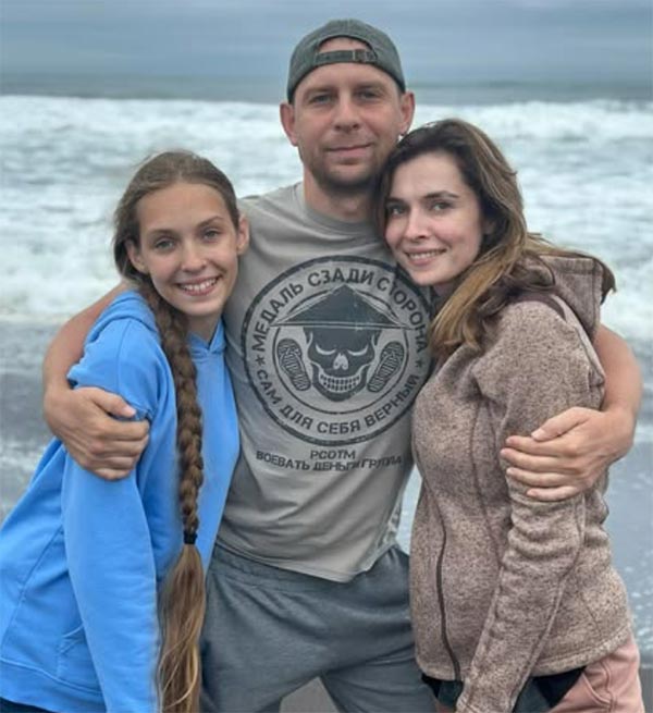 Вероника Норина с мужем Иваном и дочерью Варварой