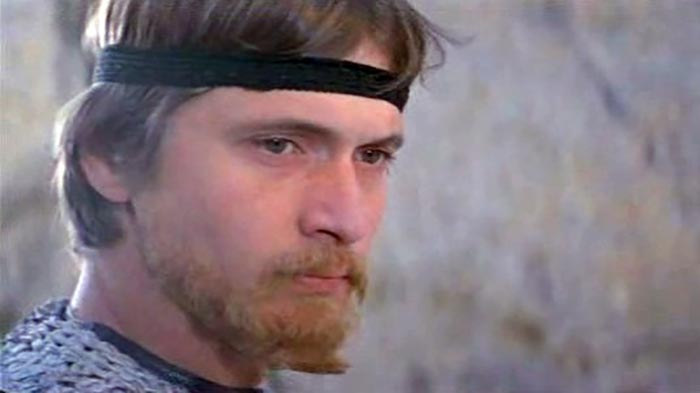 Виктор Незнанов в фильме Осенние колокола