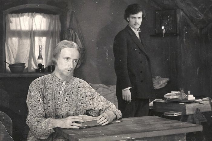 Виктор Салин в фильме Трое