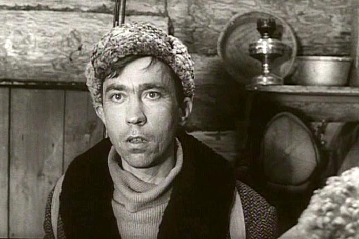 Виктор Венес в фильме Окраина