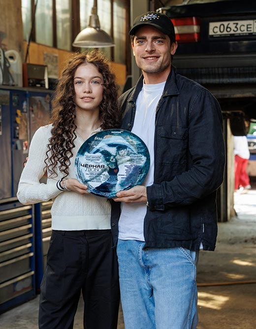 Виктория Серикова и Фёдор Гамалея на съемках сериала Черная любовь