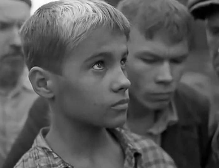 Вячеслав Илющенко в фильме Чужая белая и рябой