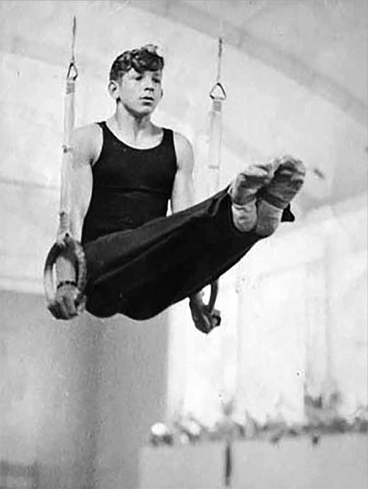 Валентин Муратов на кольцах