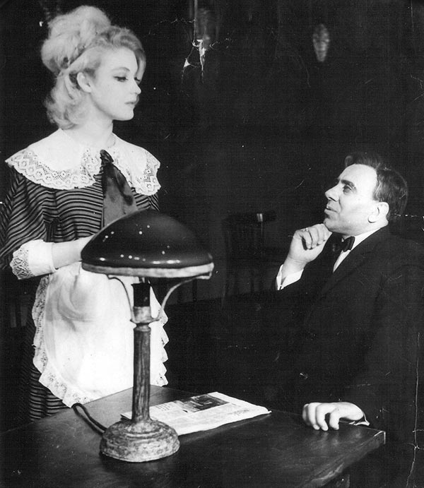 Валентина Попова в спектакле Дипломат