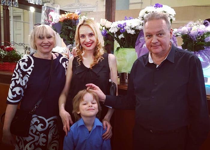 Валентина Виноградова с мужем Олегом Куликовичем, дочерью Варварой Маркевич и внуком Данилом