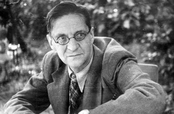 поэт Всеволод Рождественский