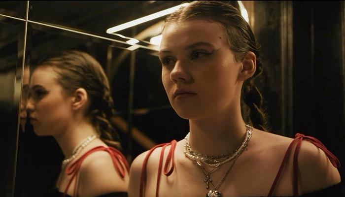 Яна Захарова в сериале Многогранники