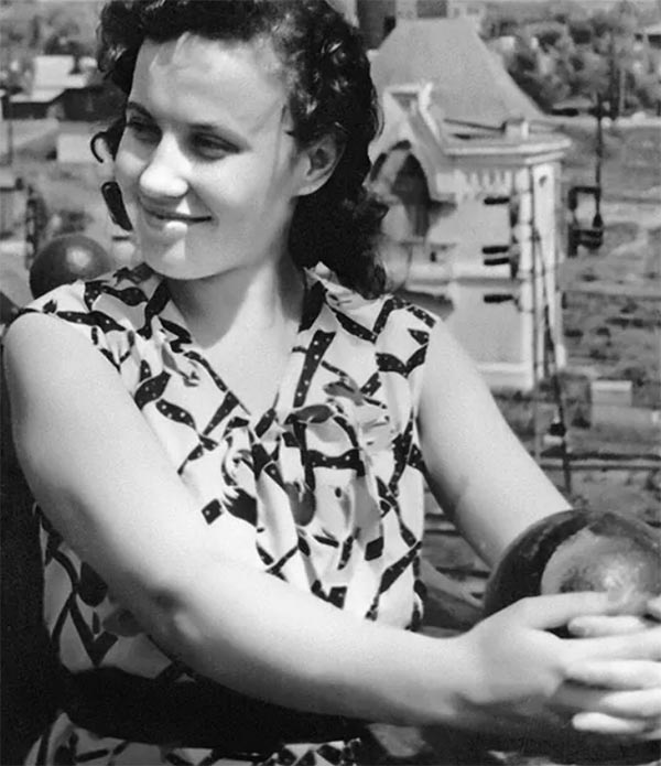 Юлия Косарева в молодости