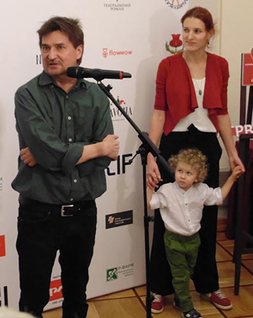 Юрий Бутусов с женой Марией и сыном Серафимом