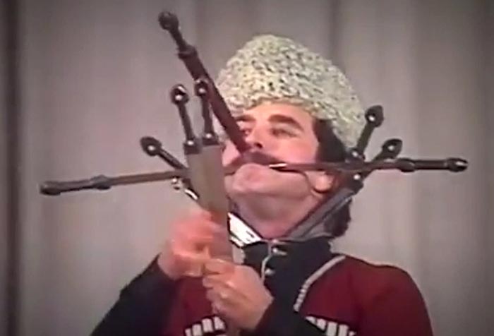 Зелимхан Козаев танец с кинжалами