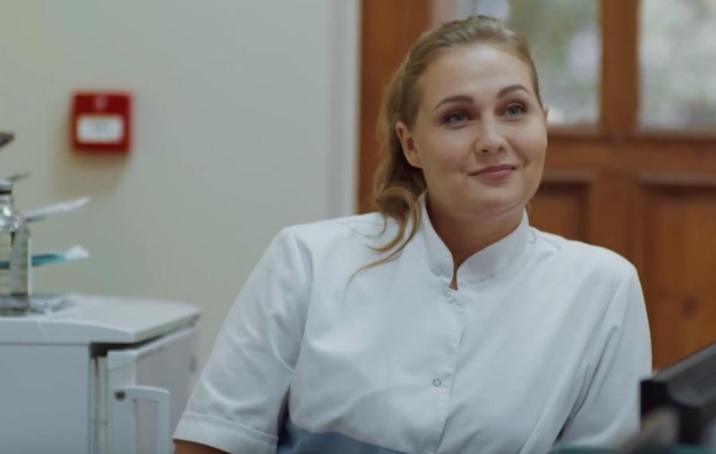 Алёна Домбровская в сериале Дама с собачкой