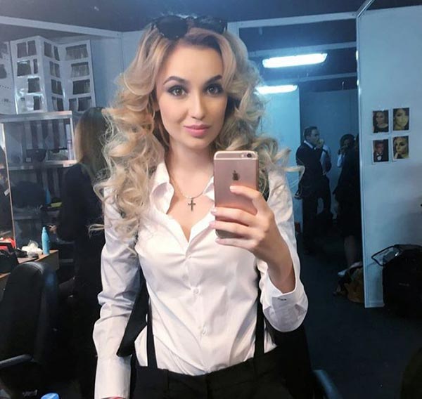 танцовщица Елена Головань