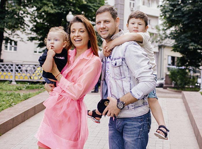 Женя Кривцова с бывшим мужем Семеном и детьми