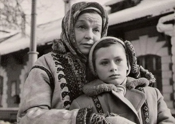 Ирина Мицик в фильме Среди добрых людей
