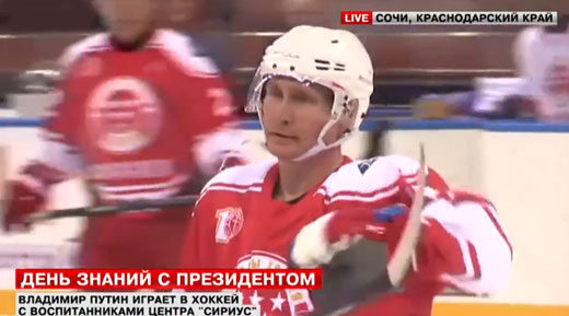 Путин играет в хоккей 1