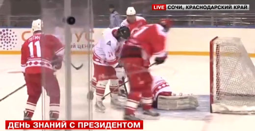Путин играет в хоккей 2