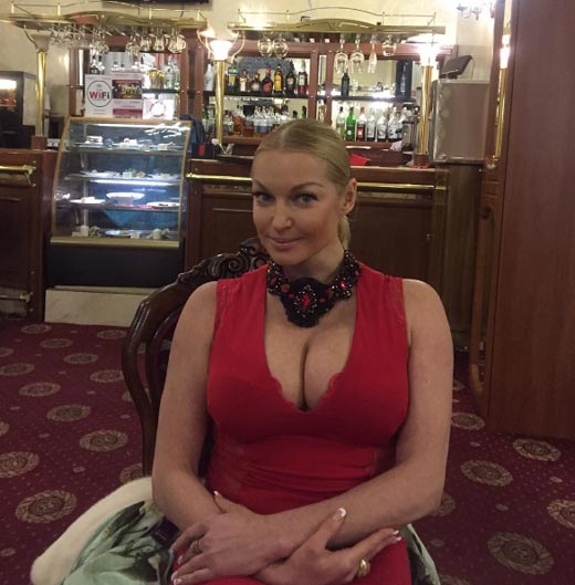 Анастасия Волочкова показала огромную грудь