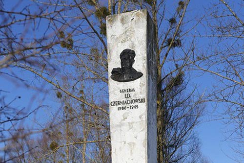 памятник Черняховскому