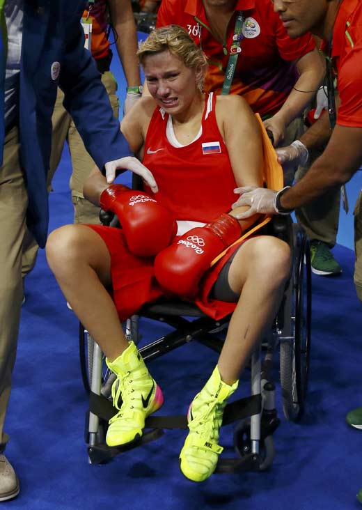 Анастасия Белякова в инвалидной коляске