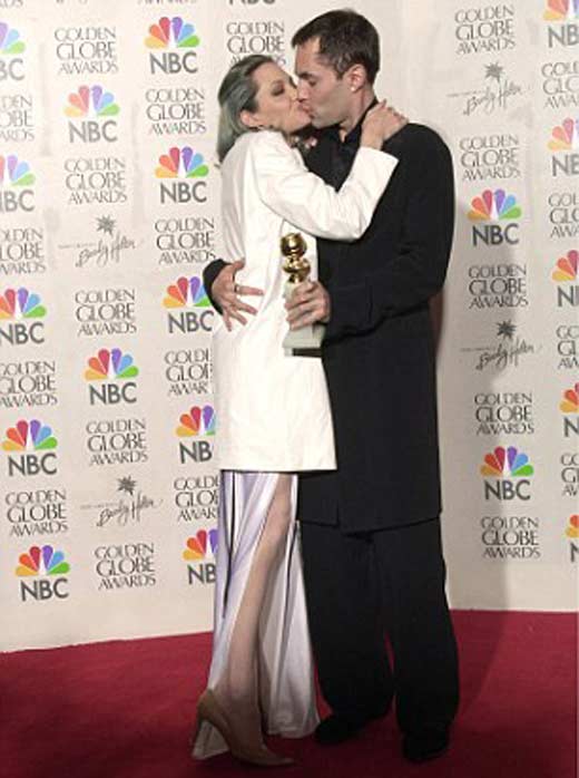 Анджелина Джоли целует Джеймса Хейвена
