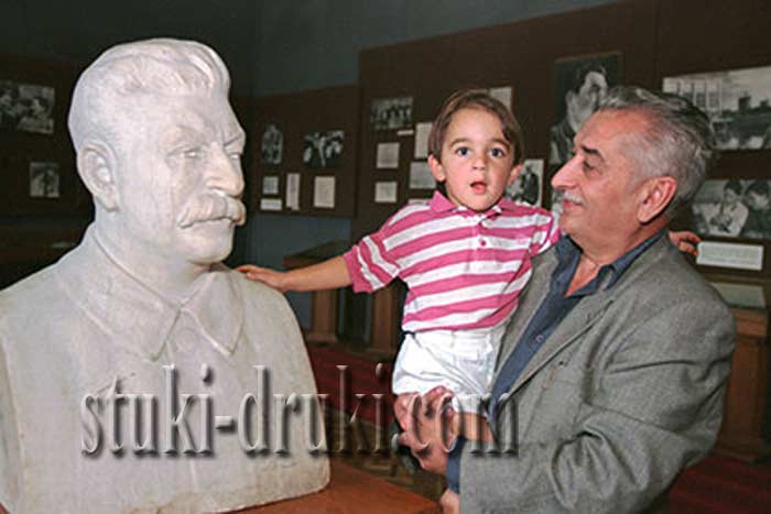 Евгений Джугашвили с внуком Сосо