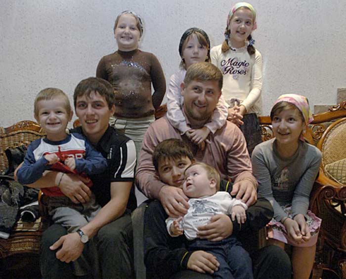 Кадыров с детьми