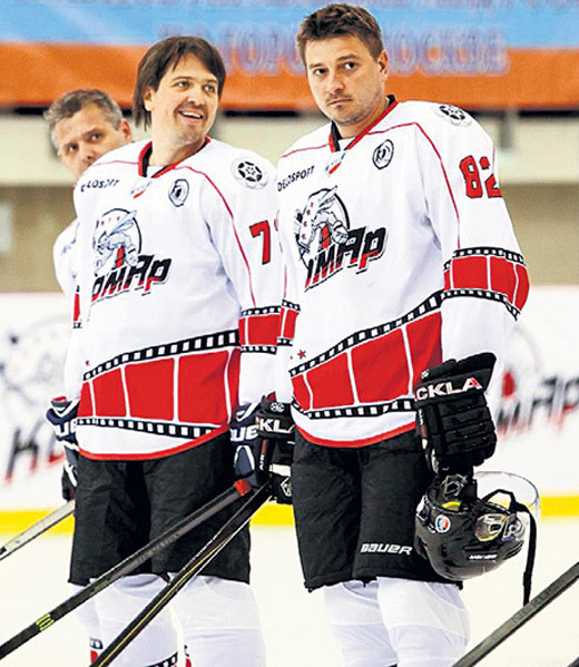 Денис Матросов и Петр Кислов на ледовой площадке