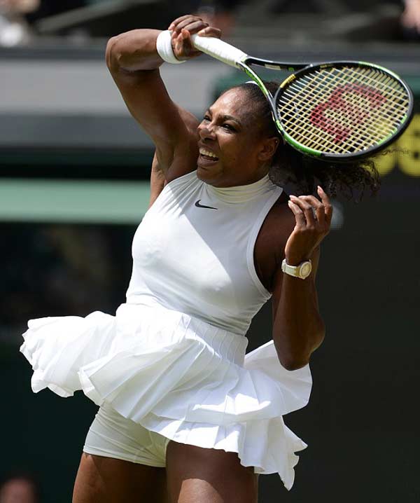 Серена Уильямс своими сосками отвлекает зрителей от тенниса. 
