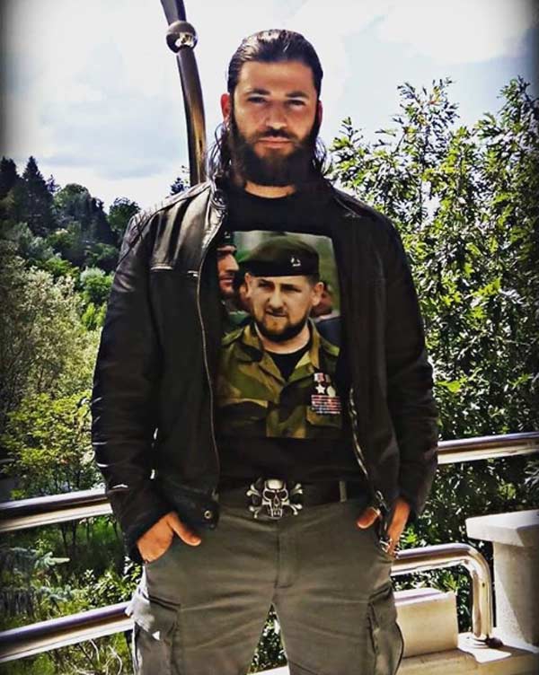 Станислав Яневский в футболке с Рамзаном Кадыровым