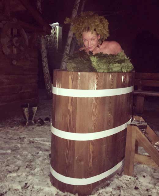 Анастасия Волочкова встретила Новый год в русской бане