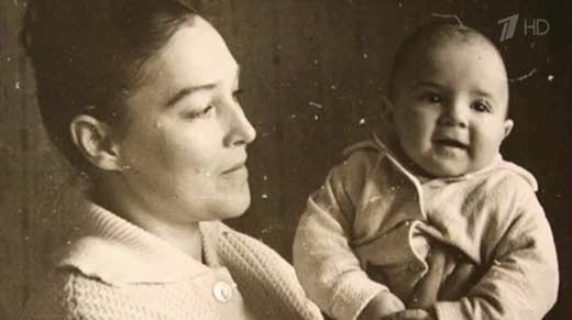 Александра Завьялова и сын Петр в детстве