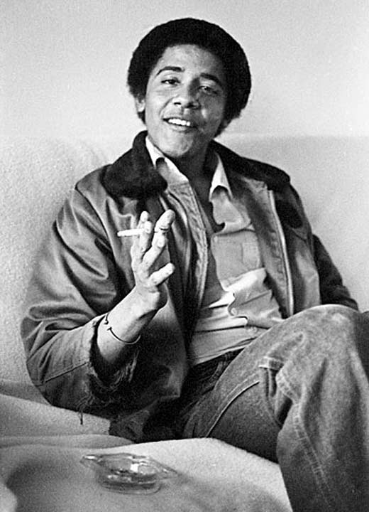 Барак Обама курит