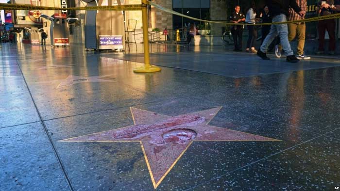 разбитая звезда Трампа на аллее славы Голливуда