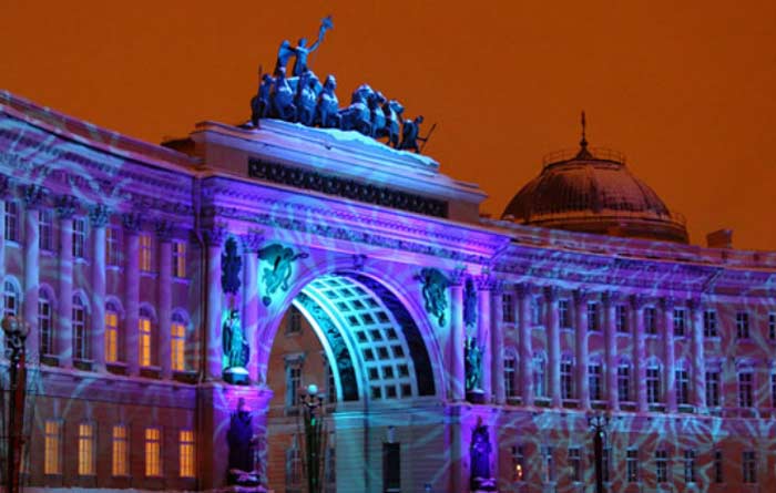 световое шоу на Дворцовой площади