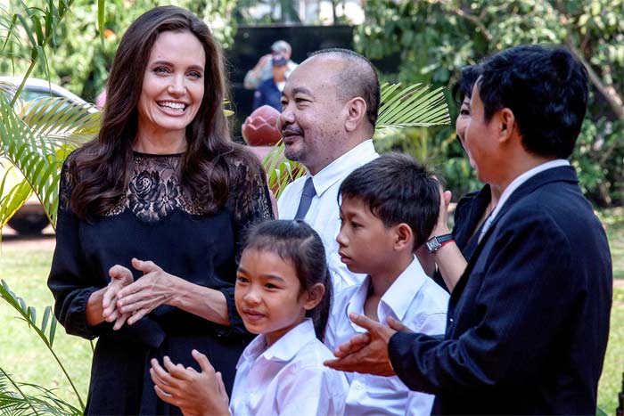 Анджелина Джоли дети Камбоджа 2