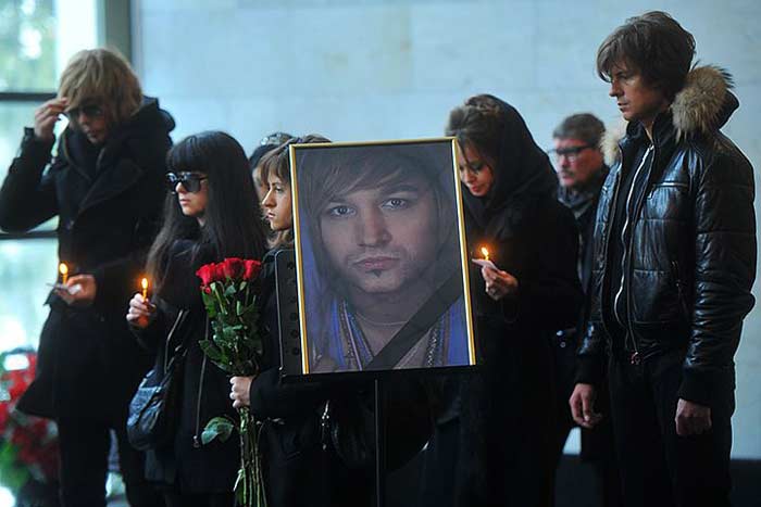 Дана Борисова на похоронах Тимы Брика
