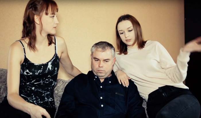 Диана Шурыгина с отцом и матерью