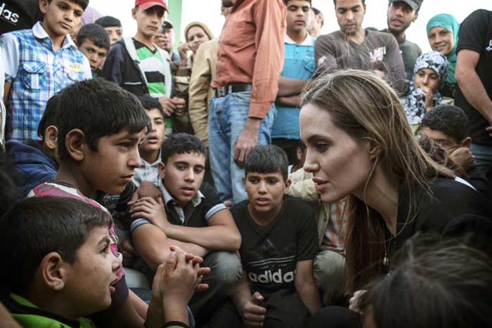 Анджелина Джоли беженцы