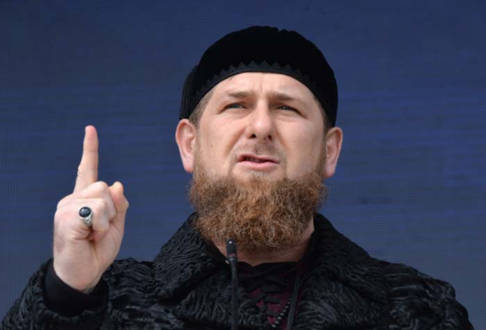 Кадыров в чёрном костюме