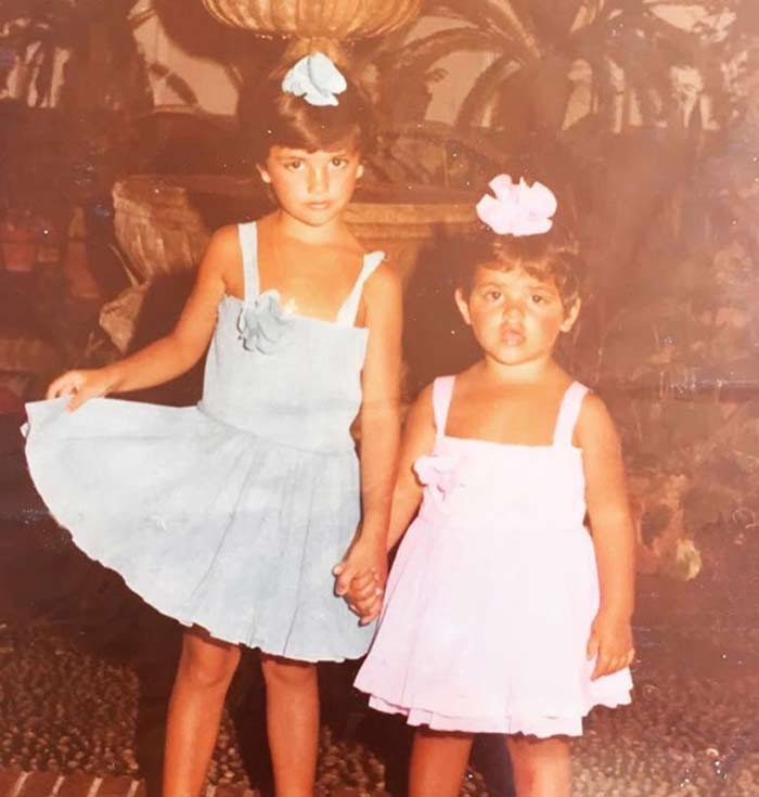 Пенелопа Крус в детстве с сестрой