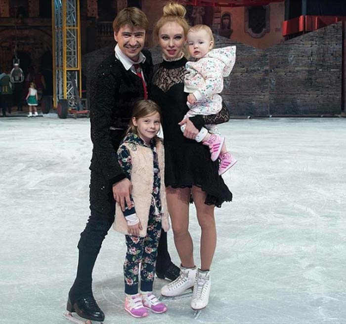 Татьяна Тотьмянина и Алексей Ягудин с детьми