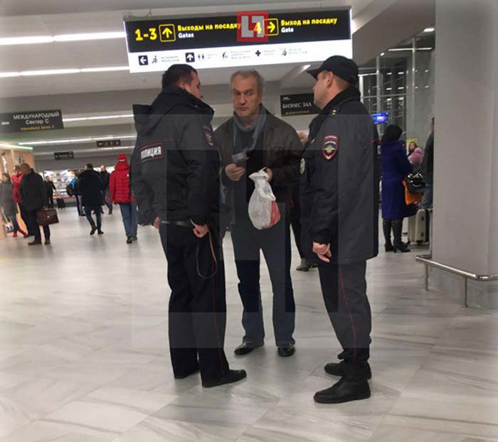 Пьяный Александр Балуев в аэропорту Калининграда
