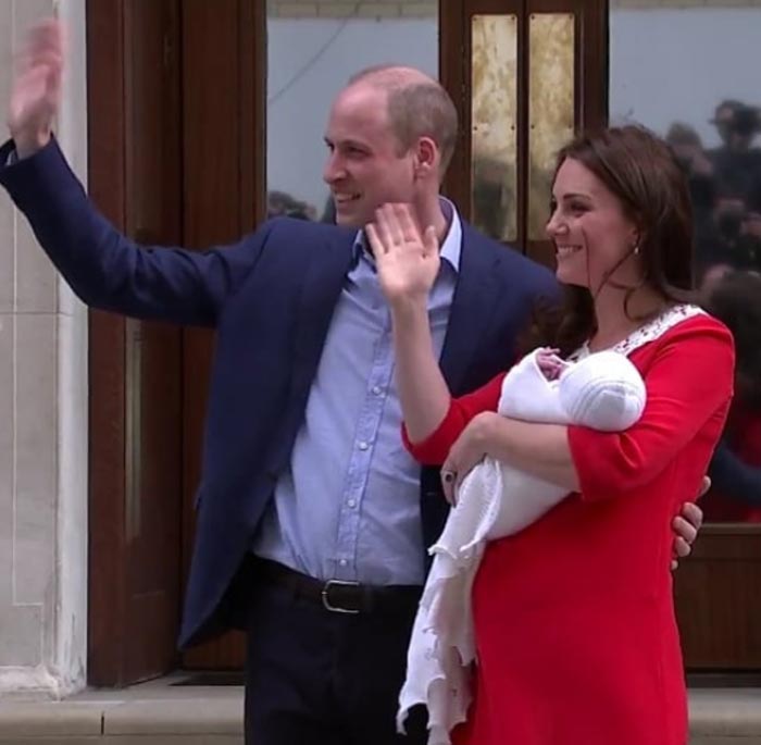 Кейт Миддлтон и принц Уильям с новорожденным сыном 5