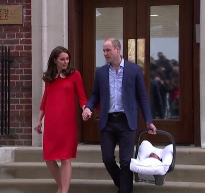 Кейт Миддлтон и принц Уильям с новорожденным сыном 8