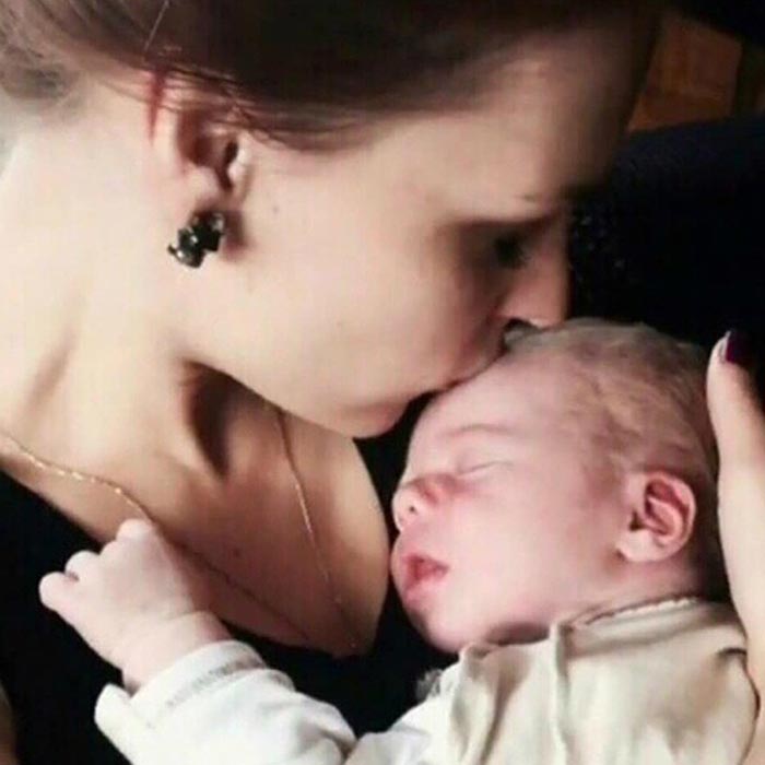 Мэрилин Керро и новорожденный сын