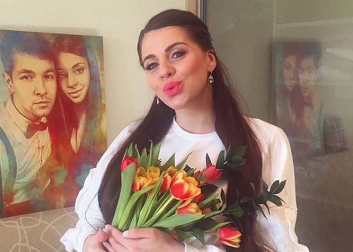 Ольга Рапунцель с цветами