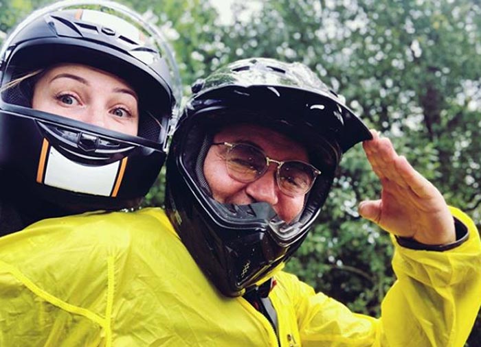 Дмитрий Дибров и Полина Диброва в мотоциклетных шлемах 2