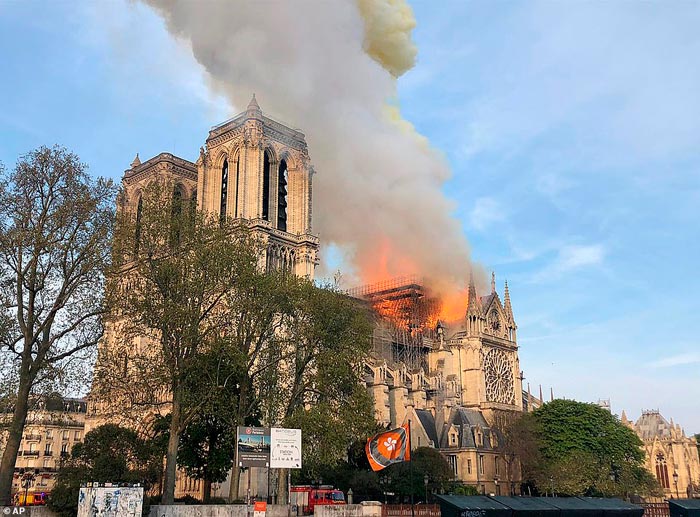 Пожар в Соборе Парижской Богоматери 5