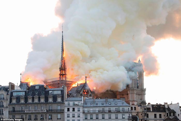 Пожар в Соборе Парижской Богоматери 8