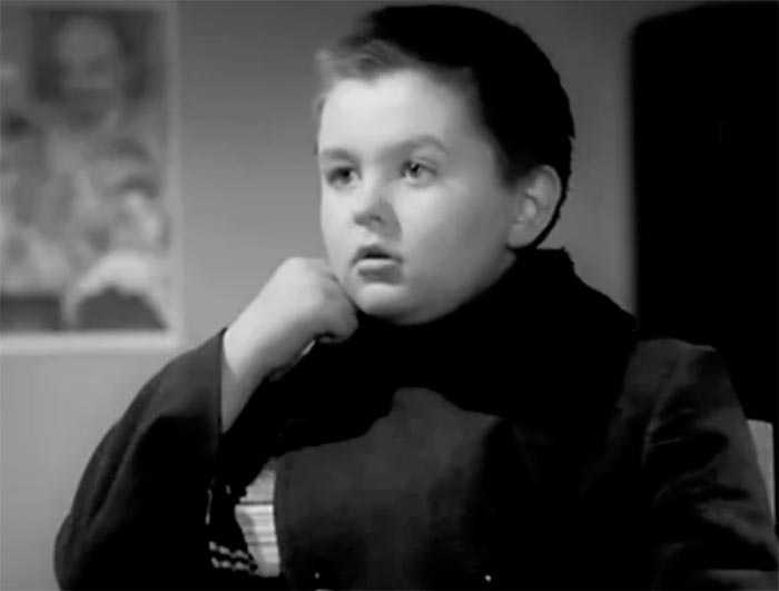 Кадр из фильма Алёша Птицын вырабатывает характер кадр Алёша Птицын вырабатывает характер 2